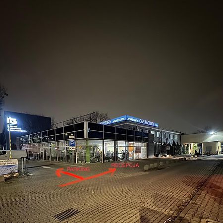 Loft Car Factory Hostel Warsaw Exterior photo
