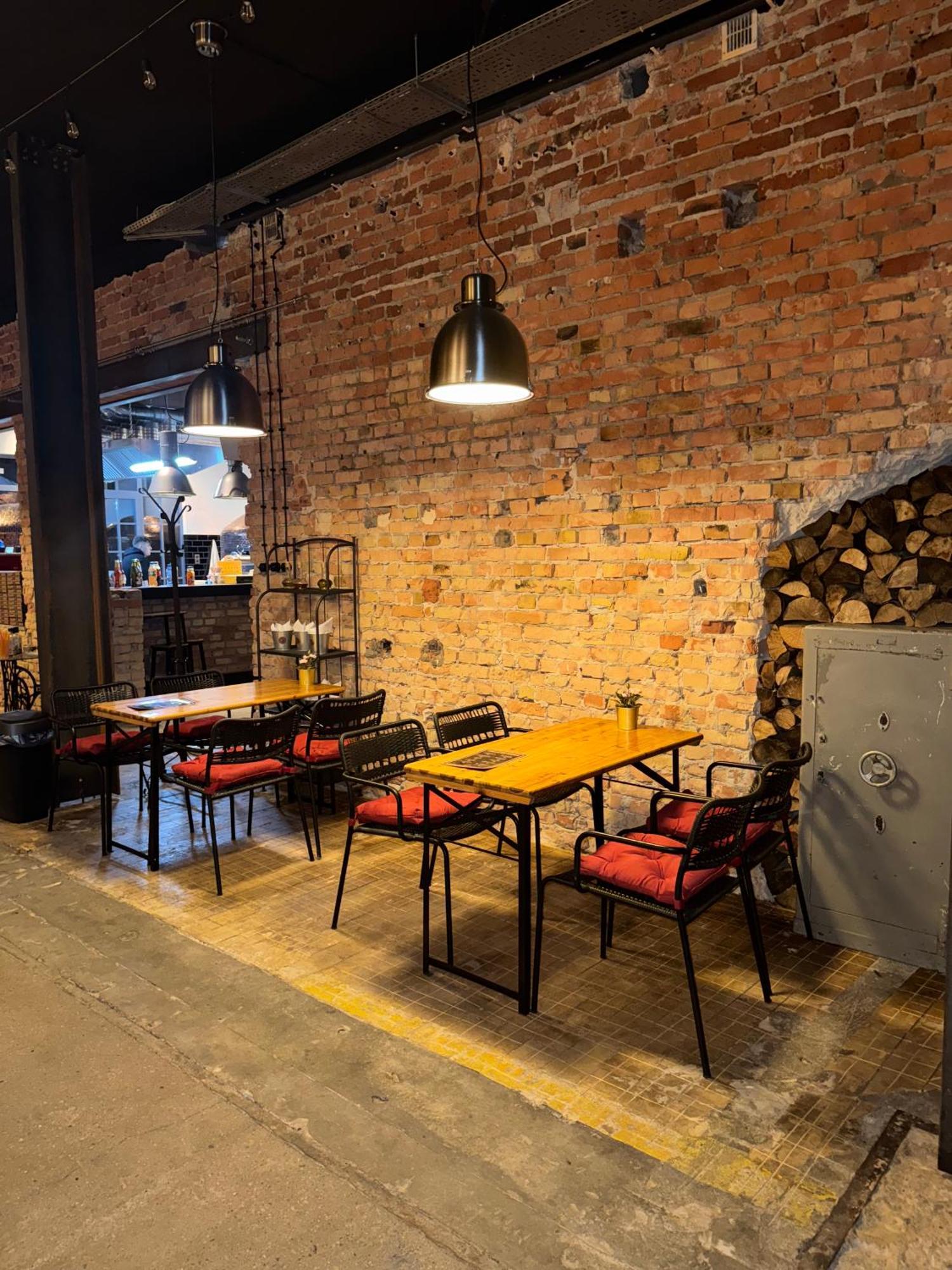 Loft Car Factory Hostel Warsaw Exterior photo