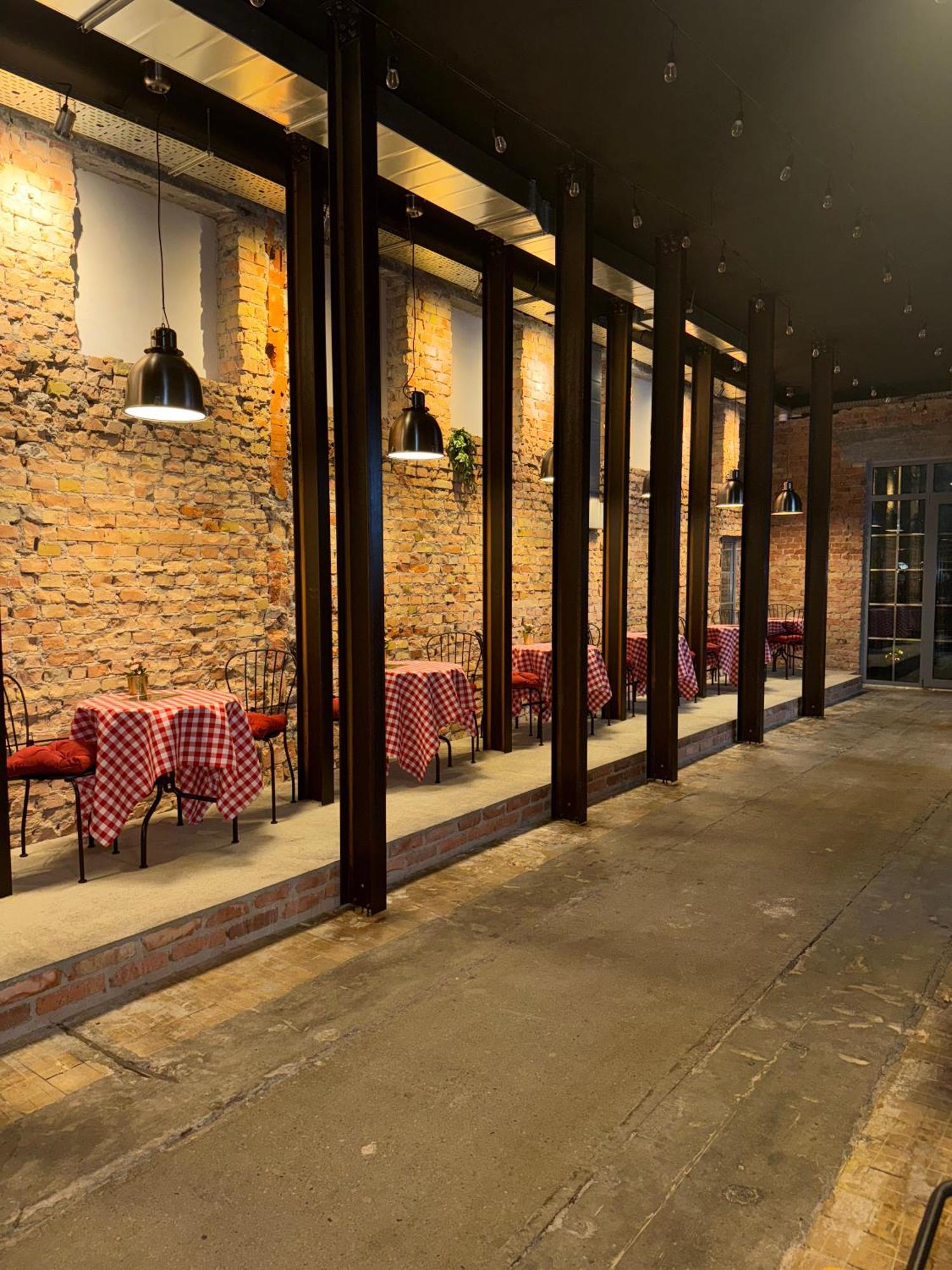 Loft Car Factory Hostel Warsaw Exterior photo