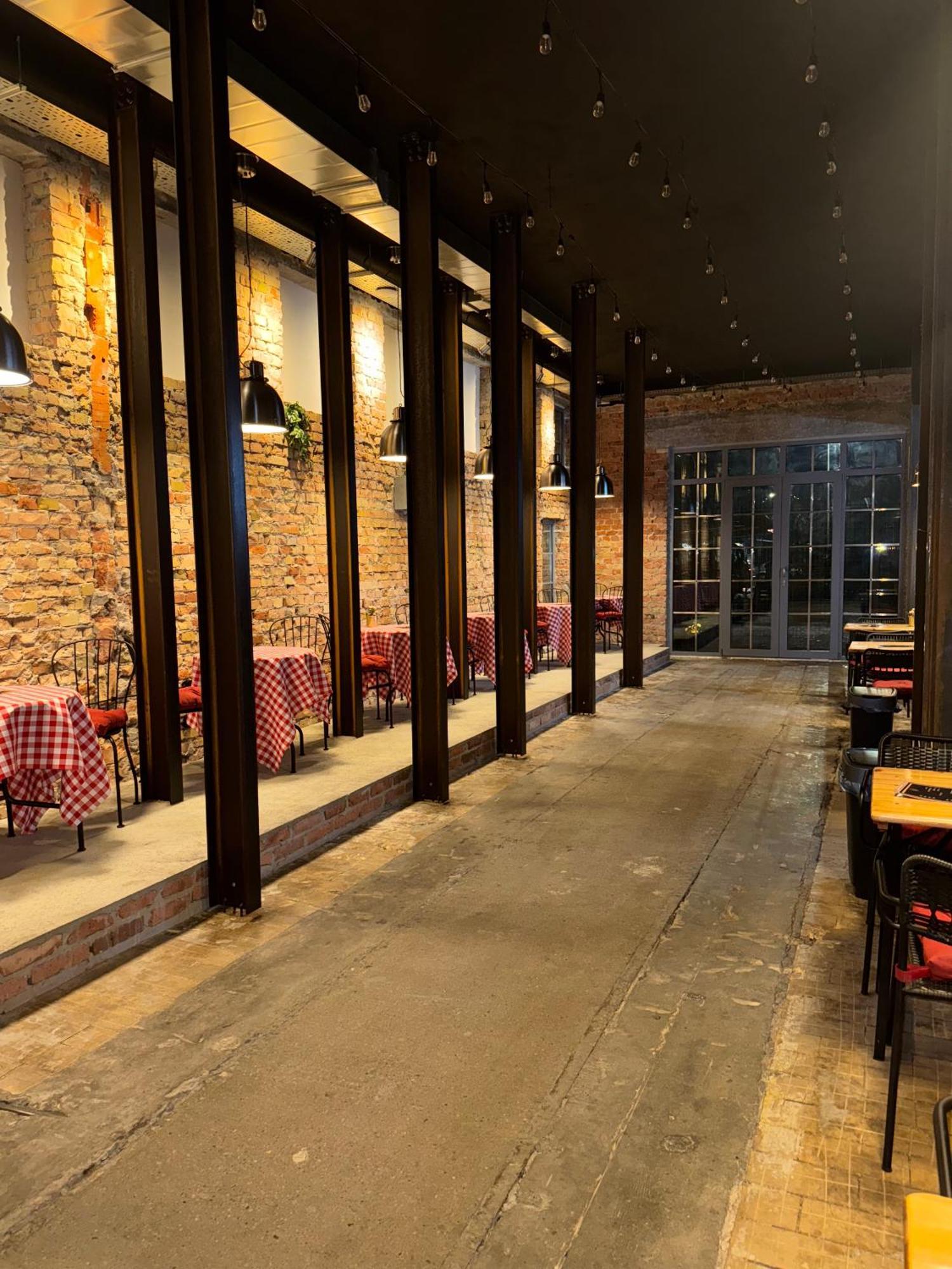 Loft Car Factory Hostel Warsaw Exterior photo