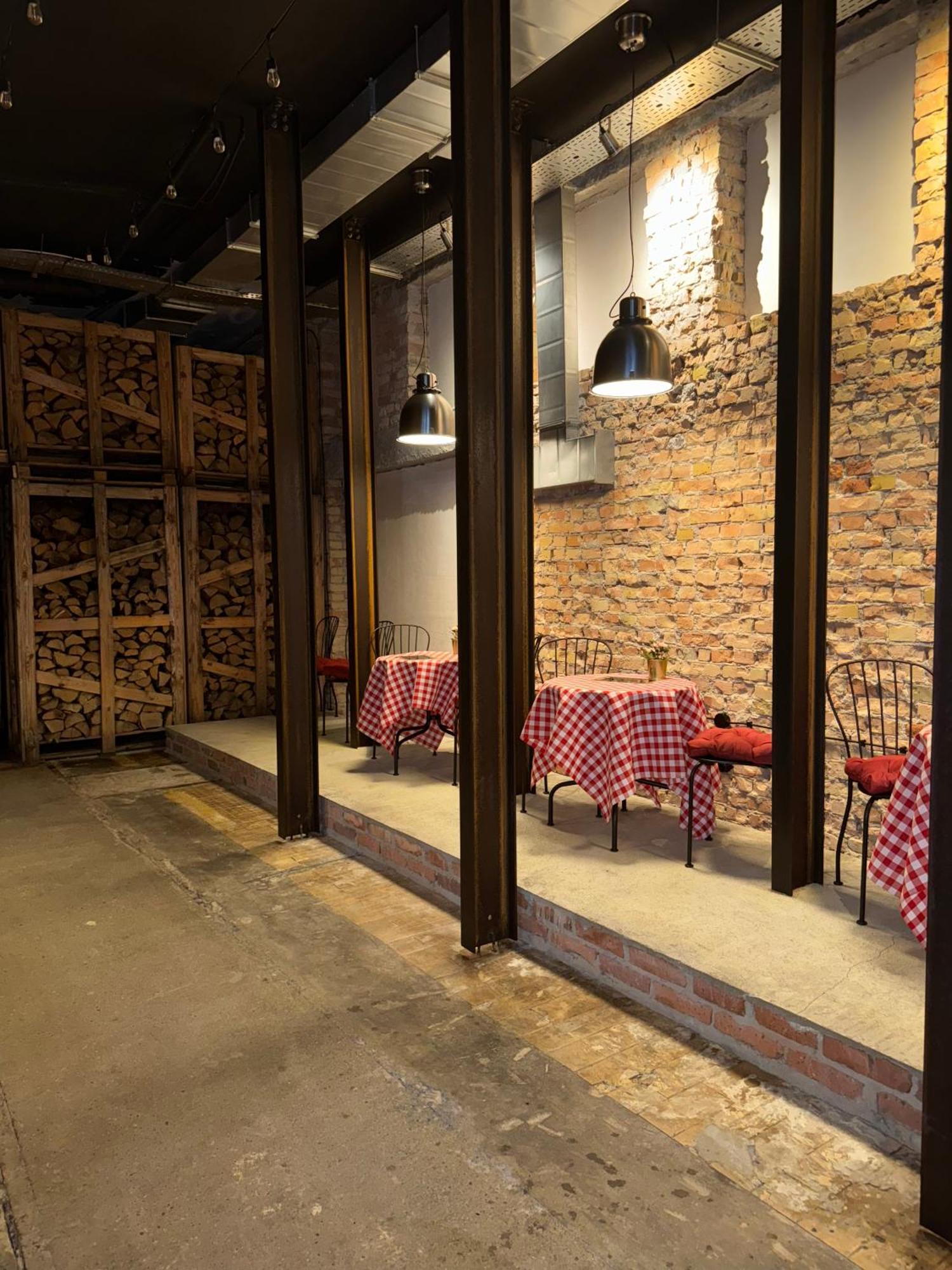 Loft Car Factory Hostel Warsaw Exterior photo