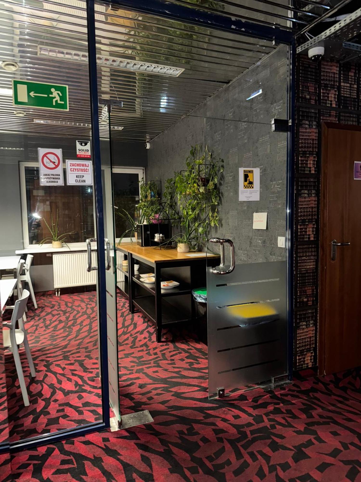 Loft Car Factory Hostel Warsaw Exterior photo