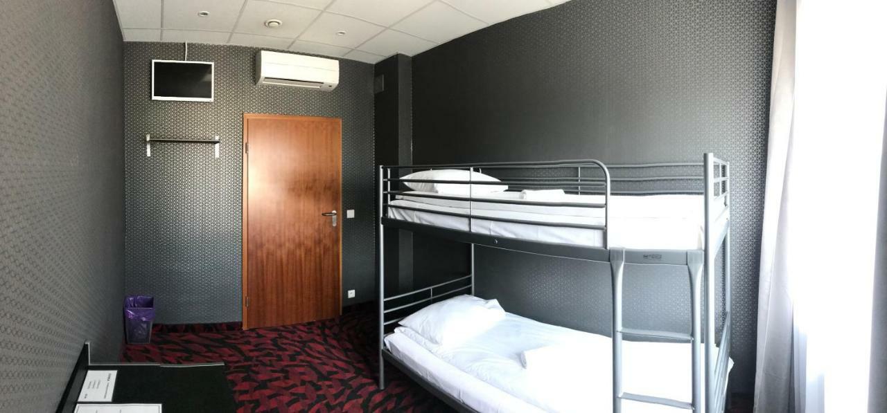 Loft Car Factory Hostel Warsaw Exterior photo